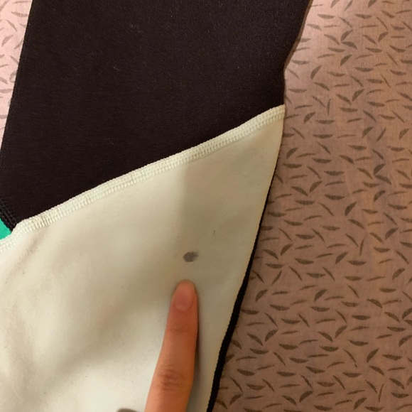 Lululemon Cropped Black leggings - Picture 6 of 9